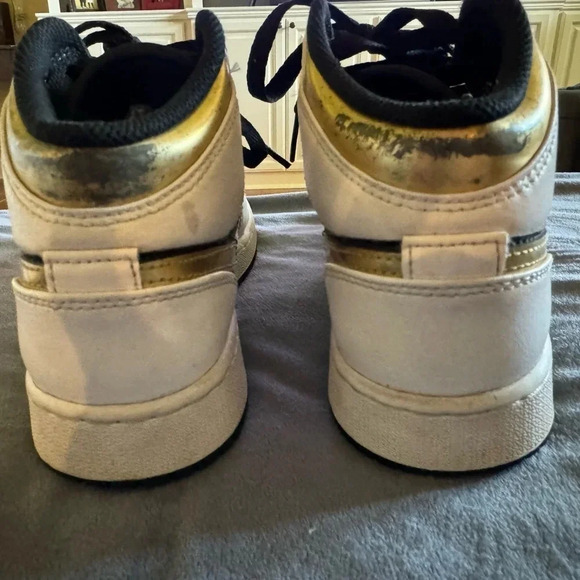 Nike Air Jordan 1 Black Gold White Mid Sneaker Sz 5 - Picture 6 of 11